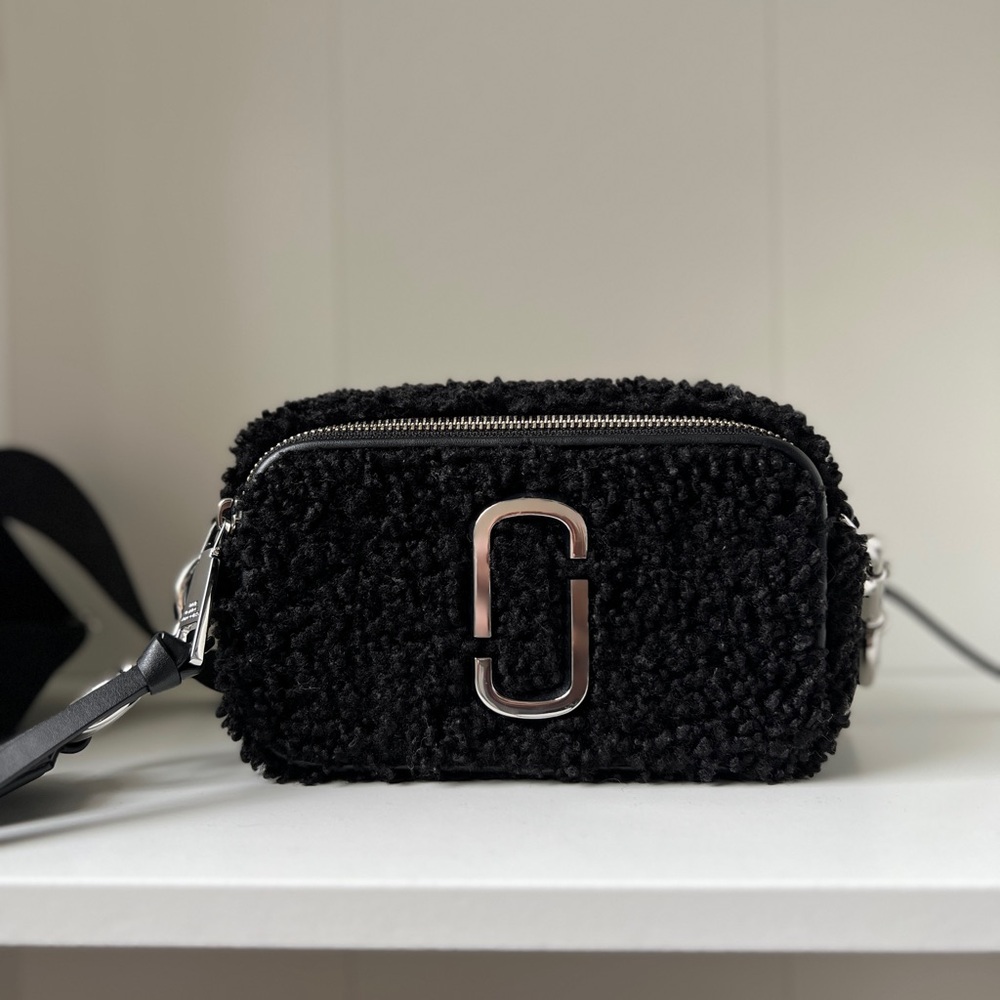 MARC JACOBS BLACK TEDDY SNAP SHOT BAG